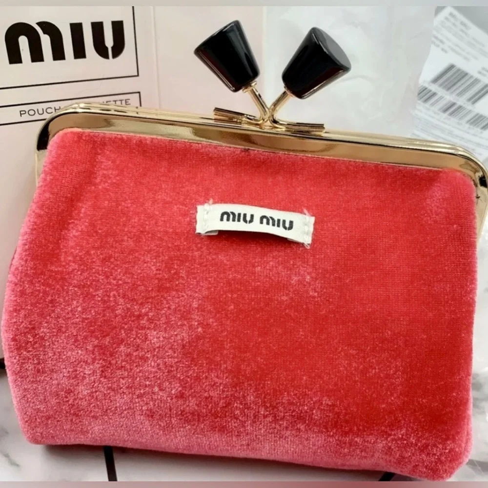 Miu Miu Pink Velvet Pouch Pochette Coin Bag/Purse with Kisslock Closure - Picture 2 of 6
